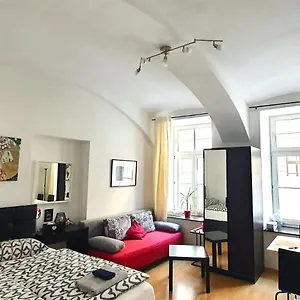 Apartment Msq Diana - 10 Min From Center - Free Coffee And Tea - High Speed Internet, Vienna