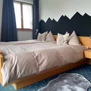 https://hacklhof.com-bavaria.com