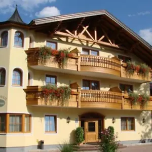 https://landhaus-grunau.saalbachhinterglemmhotels.com